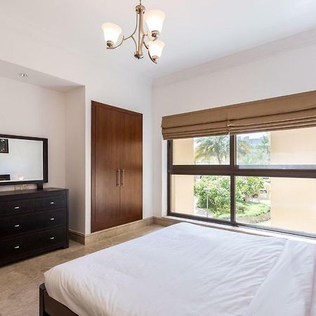 Beachfront Two Bedrooms On Palm Jumeirah By Deluxe Holiday Homes دبي المظهر الخارجي الصورة