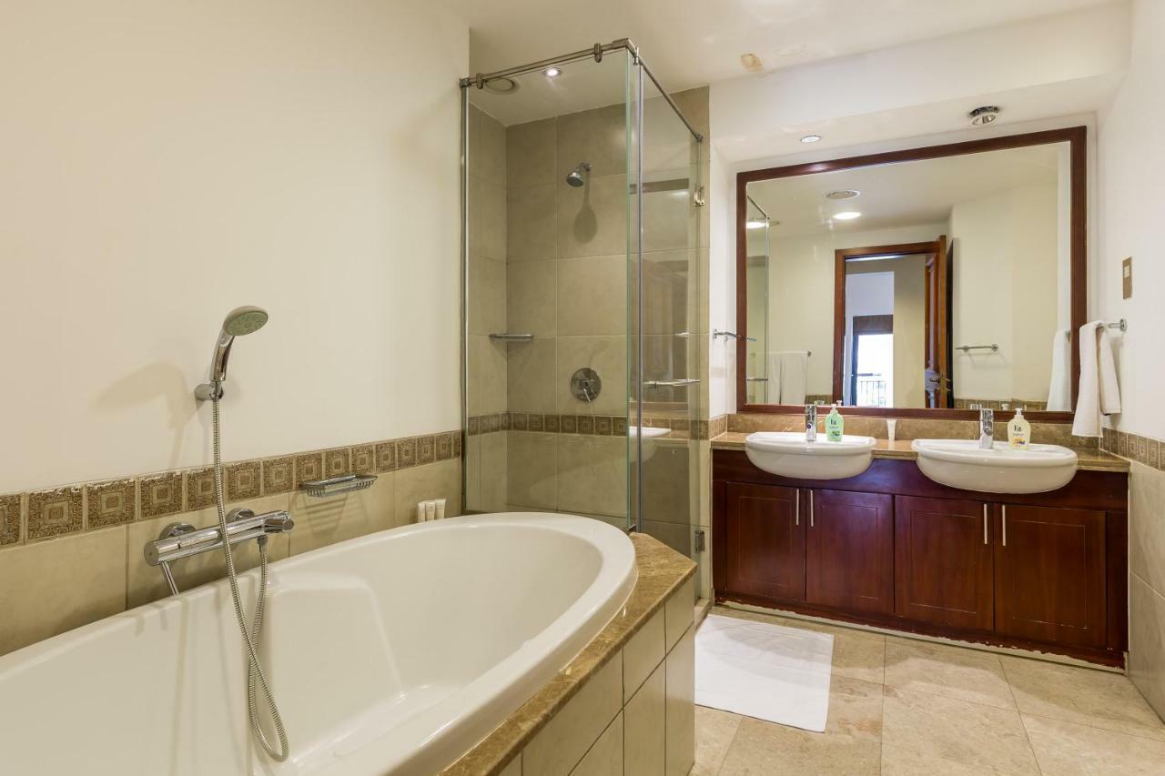 Beachfront Two Bedrooms On Palm Jumeirah By Deluxe Holiday Homes دبي المظهر الخارجي الصورة