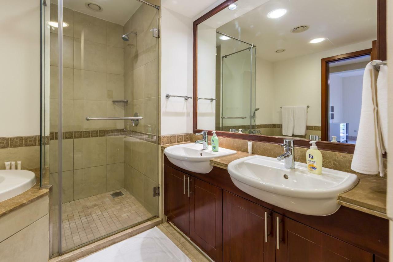 Beachfront Two Bedrooms On Palm Jumeirah By Deluxe Holiday Homes دبي المظهر الخارجي الصورة